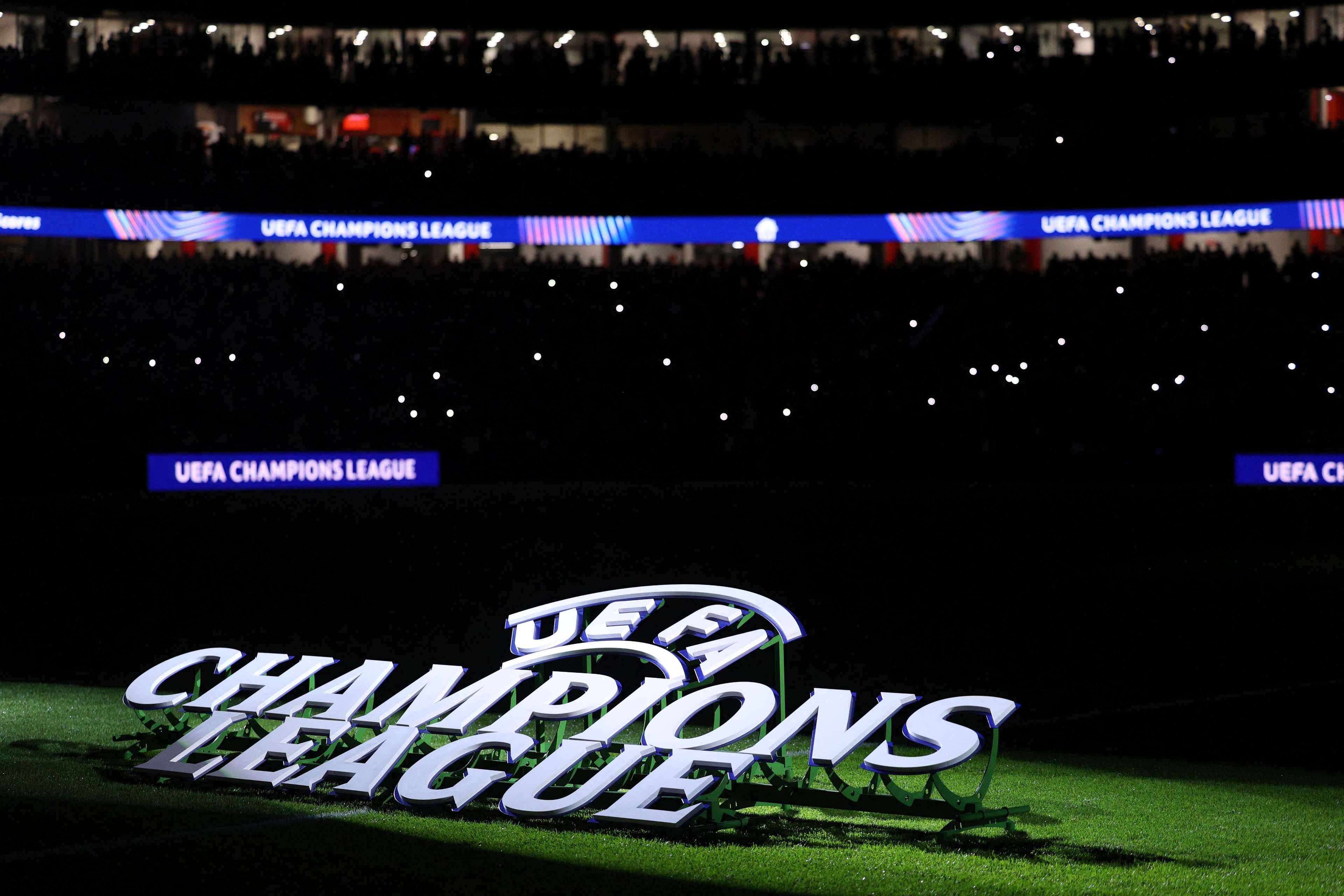 现出他作为 现出他作为